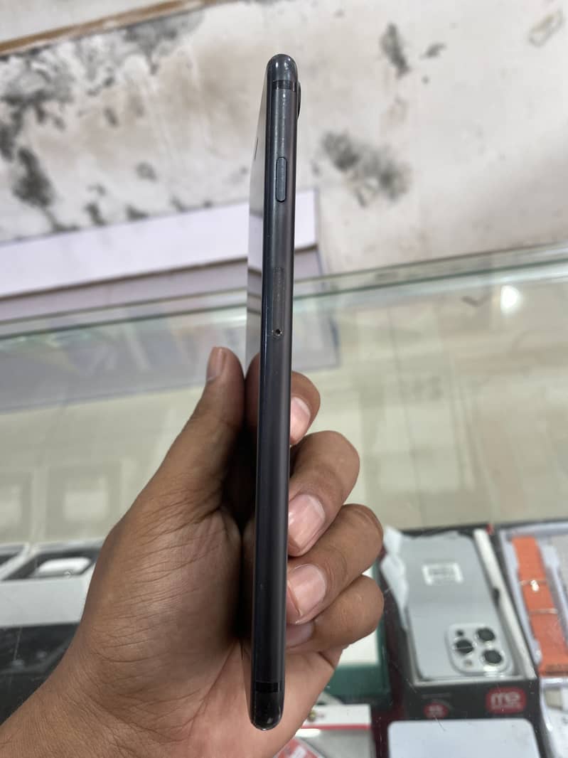 Apple iPhone 7 Plus 2