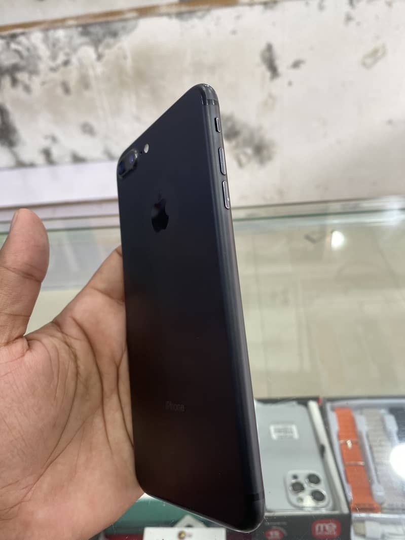 Apple iPhone 7 Plus 3