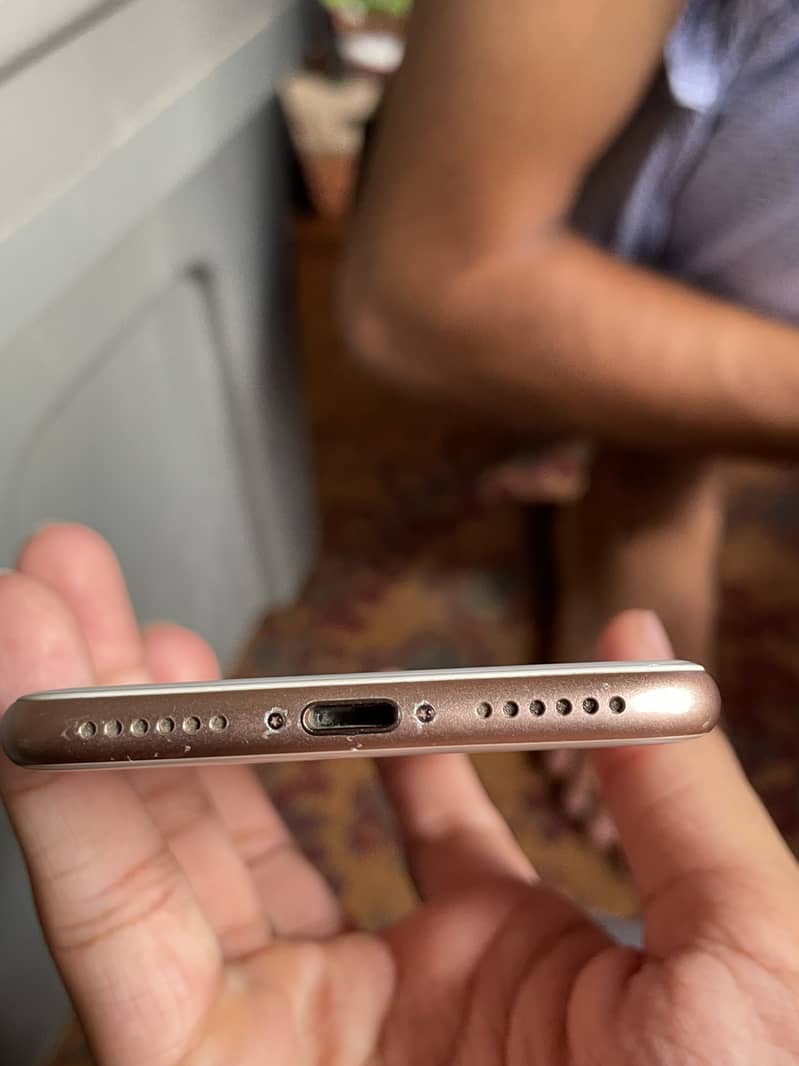 Apple iPhone 8 3