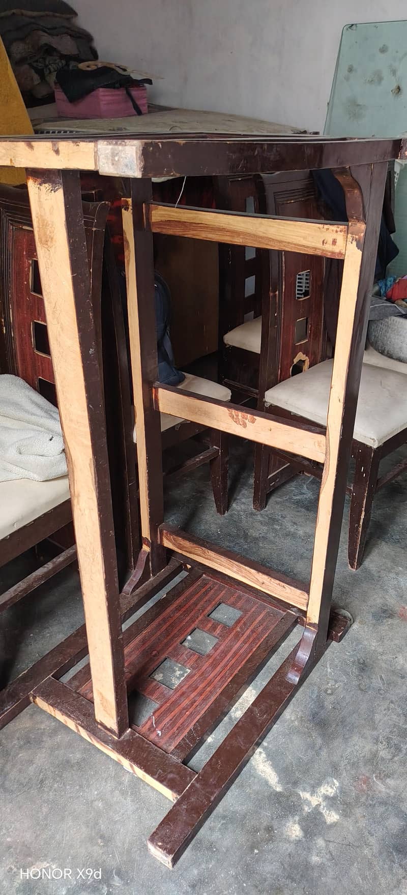 dining table best condition 3