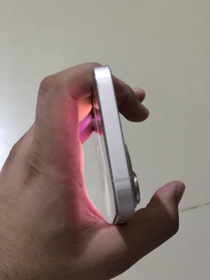 Apple iPhone 13 5