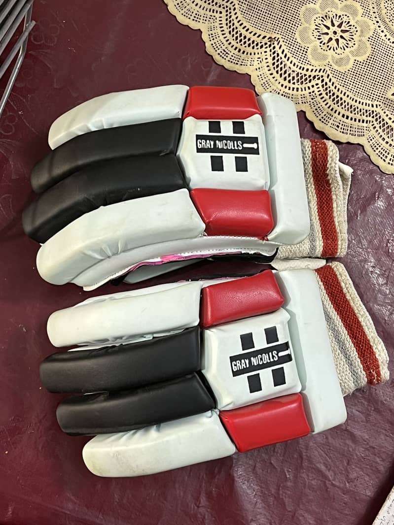Cricket gloves 0