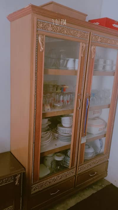 showchase dressing table
