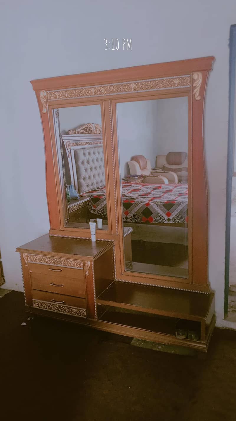 showchase dressing table 1