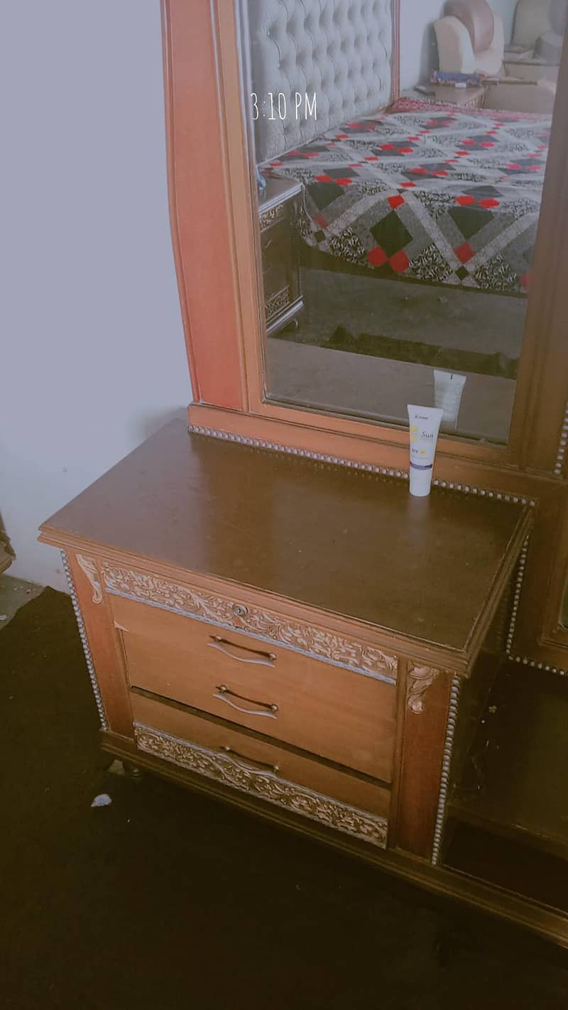 showchase dressing table 2