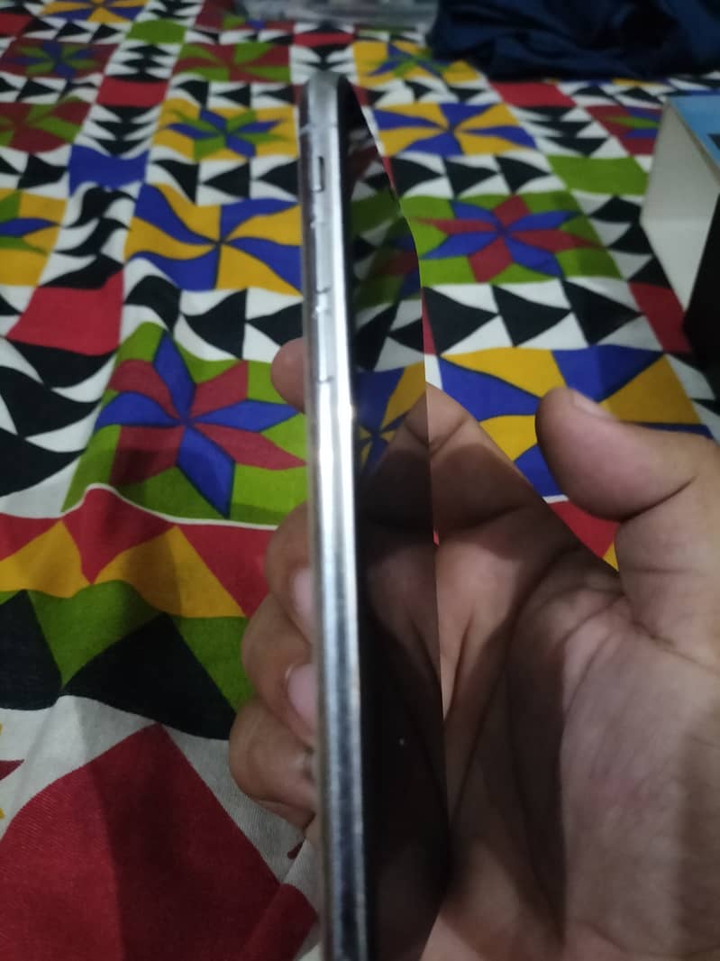 Apple iPhone X 4