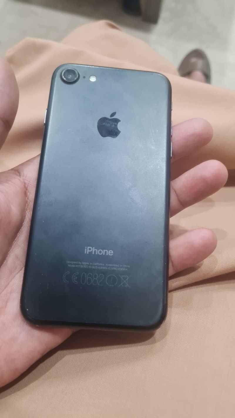 Apple iPhone 7 2