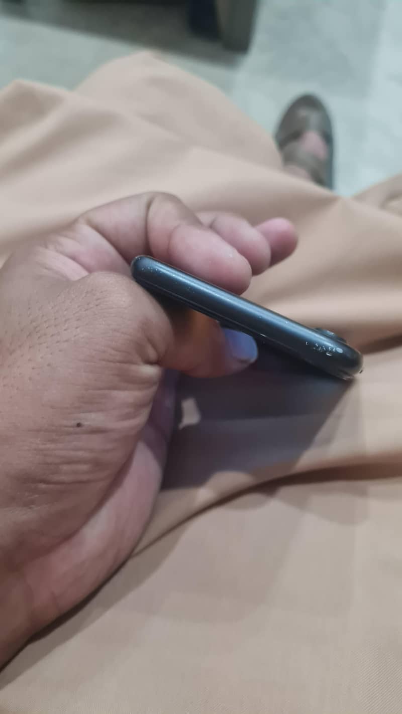 Apple iPhone 7 3