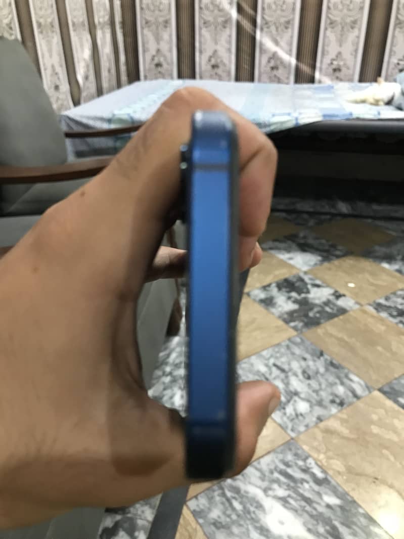 Apple iPhone 12 3
