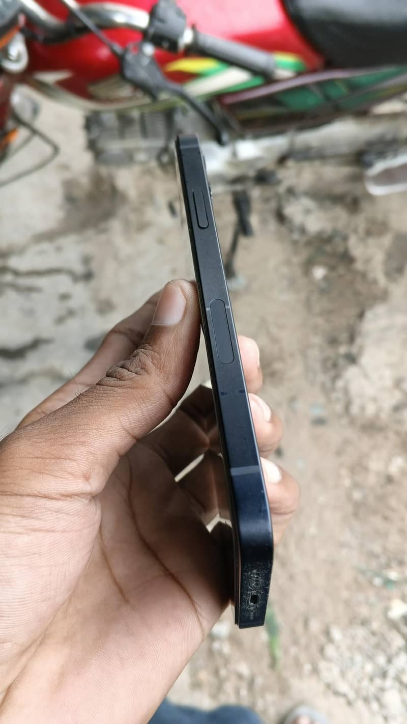 Apple iPhone 12 1
