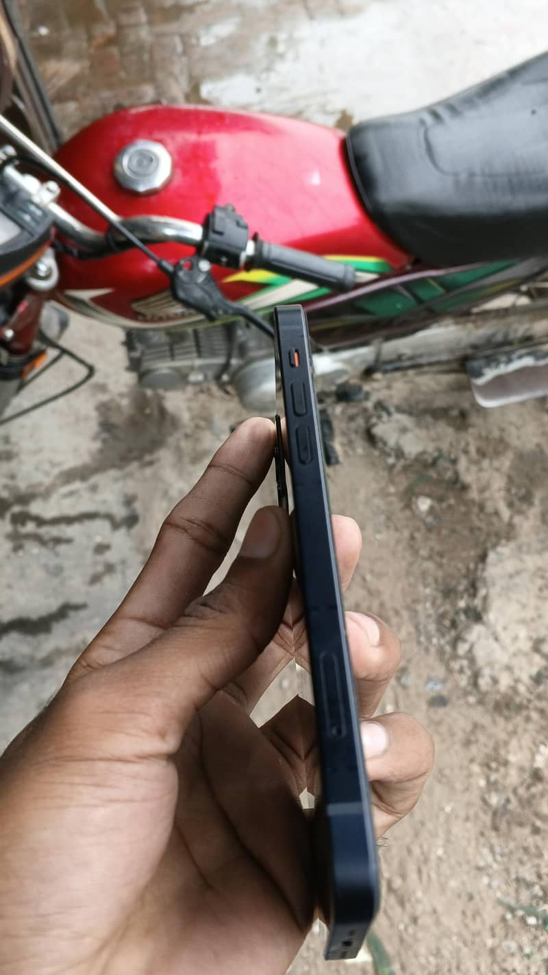 Apple iPhone 12 3