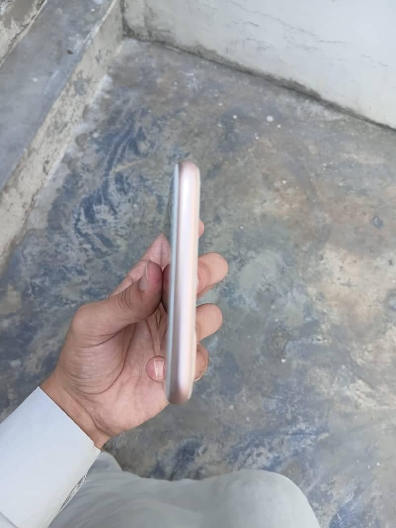 Apple iPhone 8 Plus 3