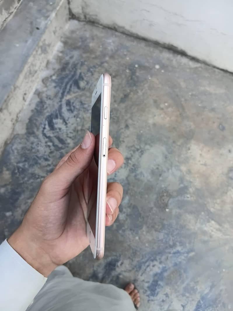 Apple iPhone 8 Plus 4