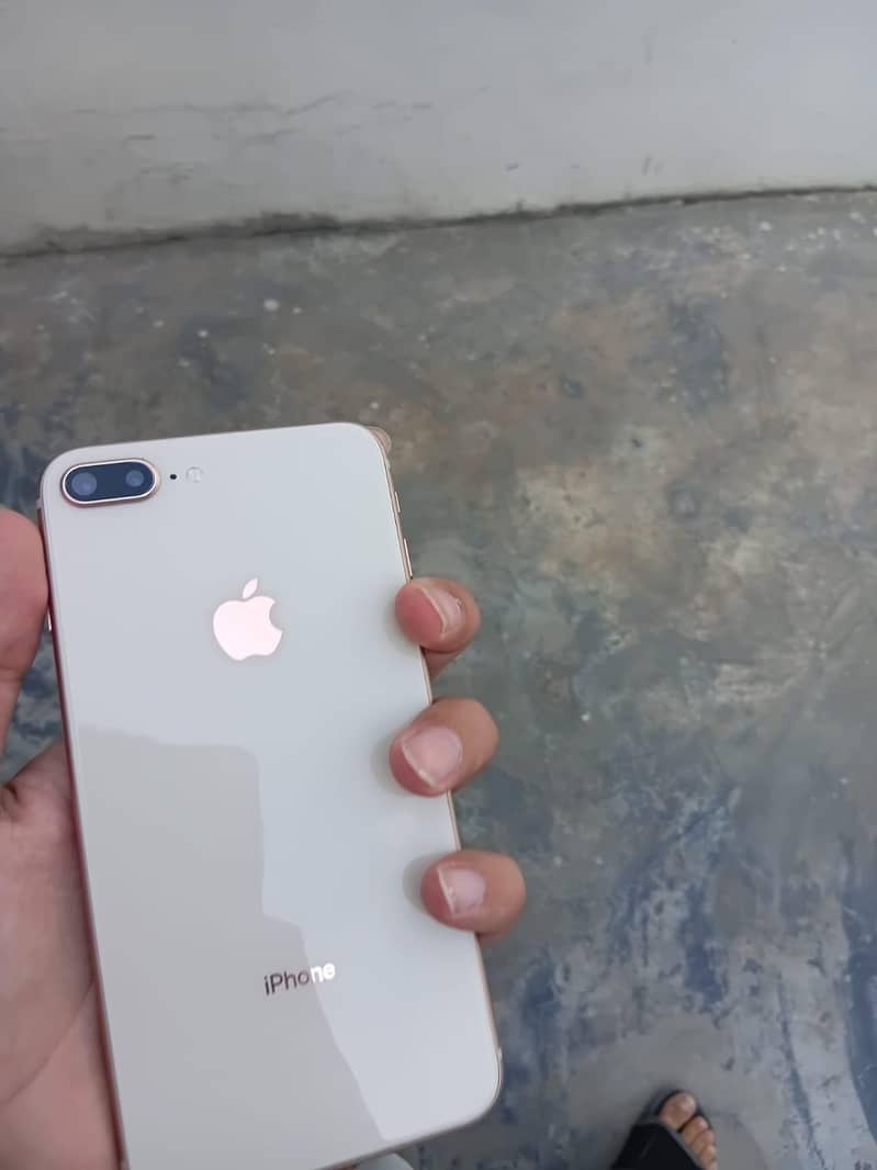 Apple iPhone 8 Plus 11