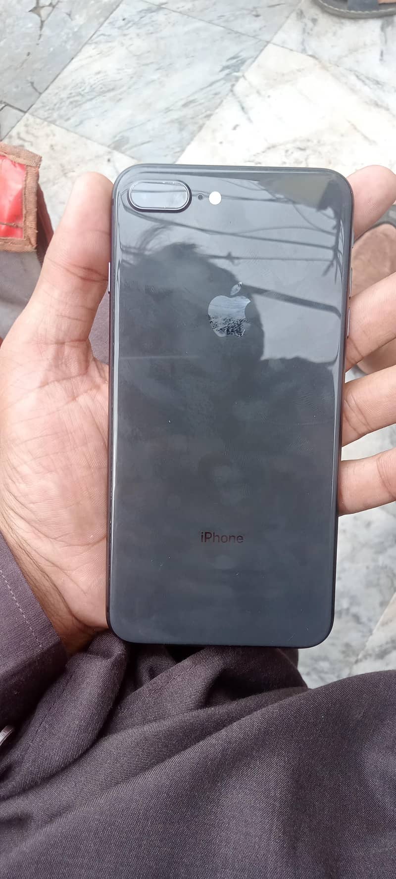 Apple iPhone 8 Plus 4