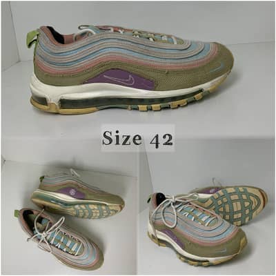 branded sneaker good condition