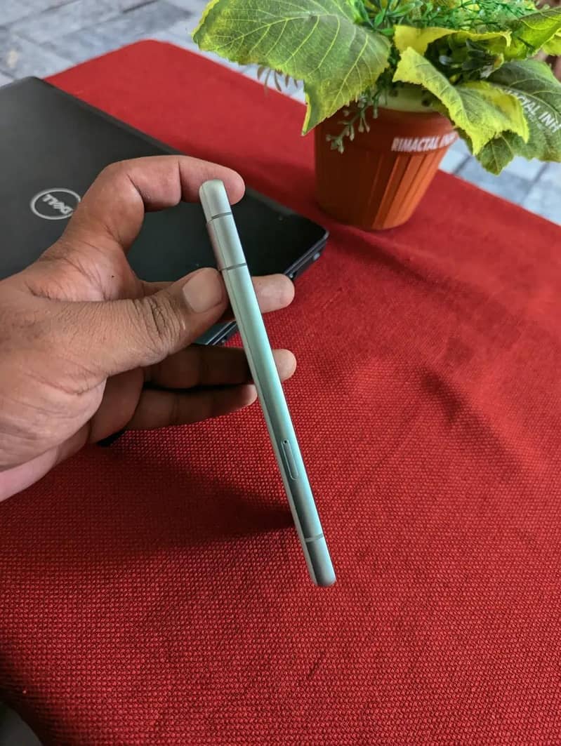 Google Pixel 7a 5