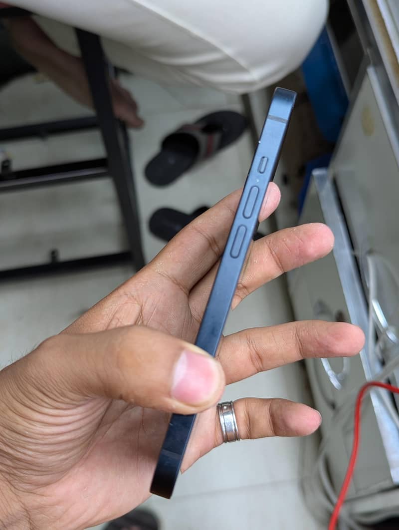 Apple iPhone 13 4