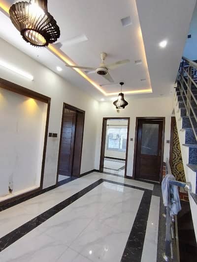 25x40 Like Brand New 70ft Road House For Sale G-13/islamabad