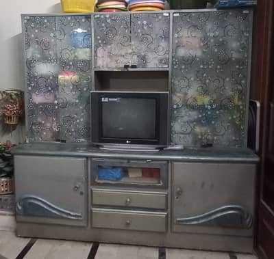 Divider for lounge