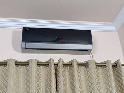 Gree inverter 1 ton heat cool