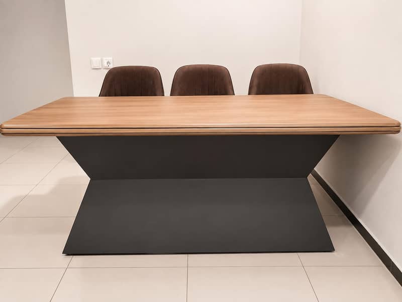 DINING TABLE 4