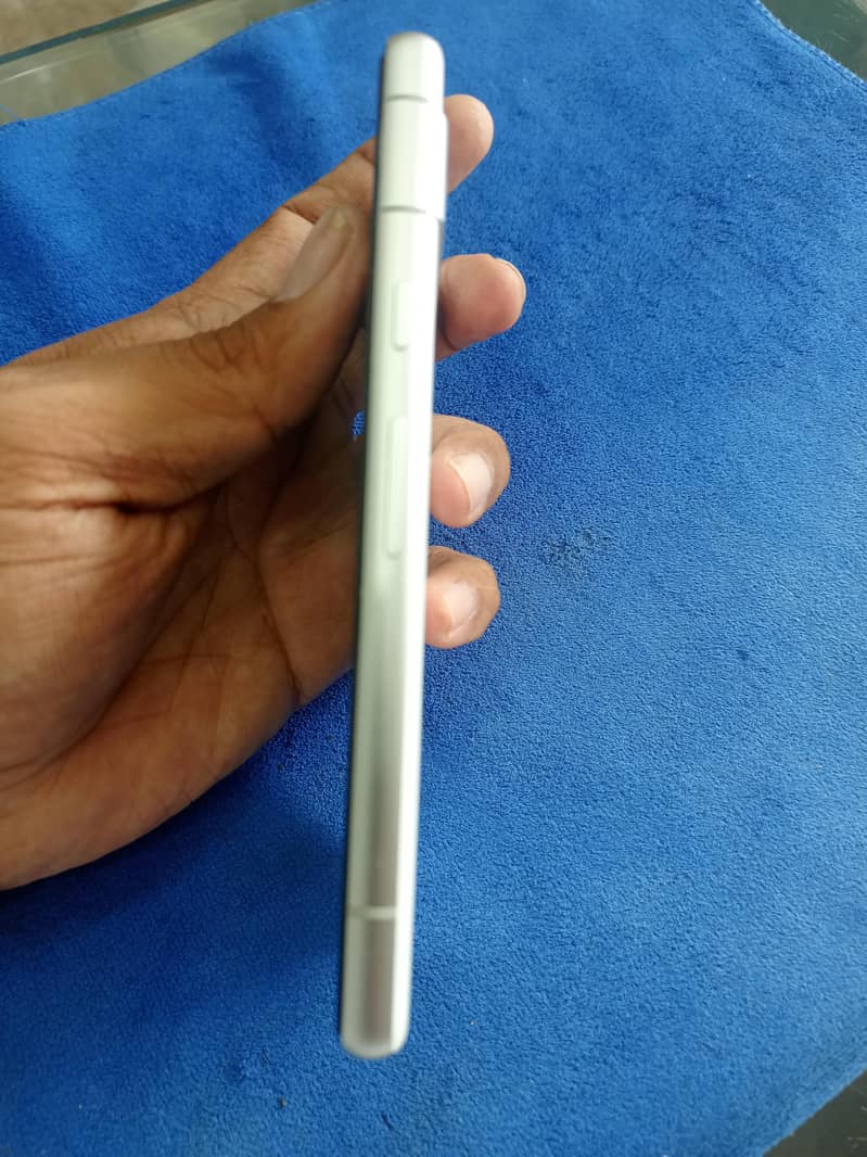 Google Pixel 7a 2