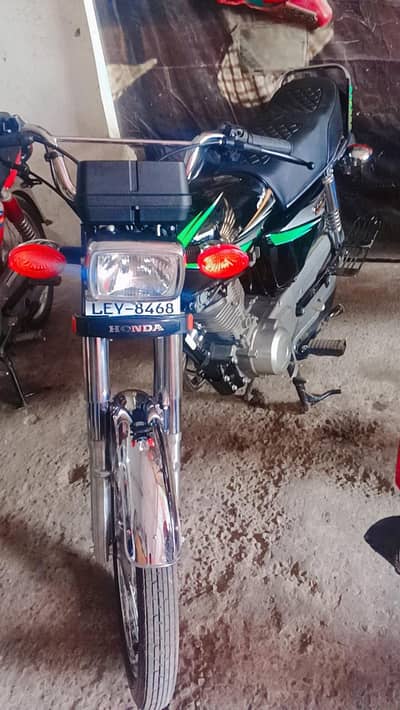 2014 model Honda 125 condition new urgent sale phone 03279533335