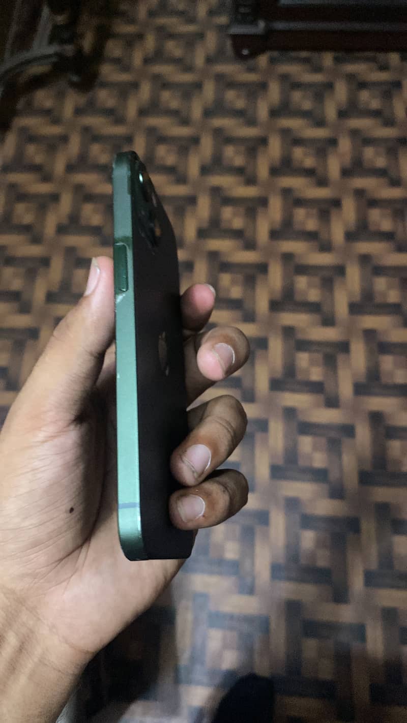 Apple iPhone 13 2