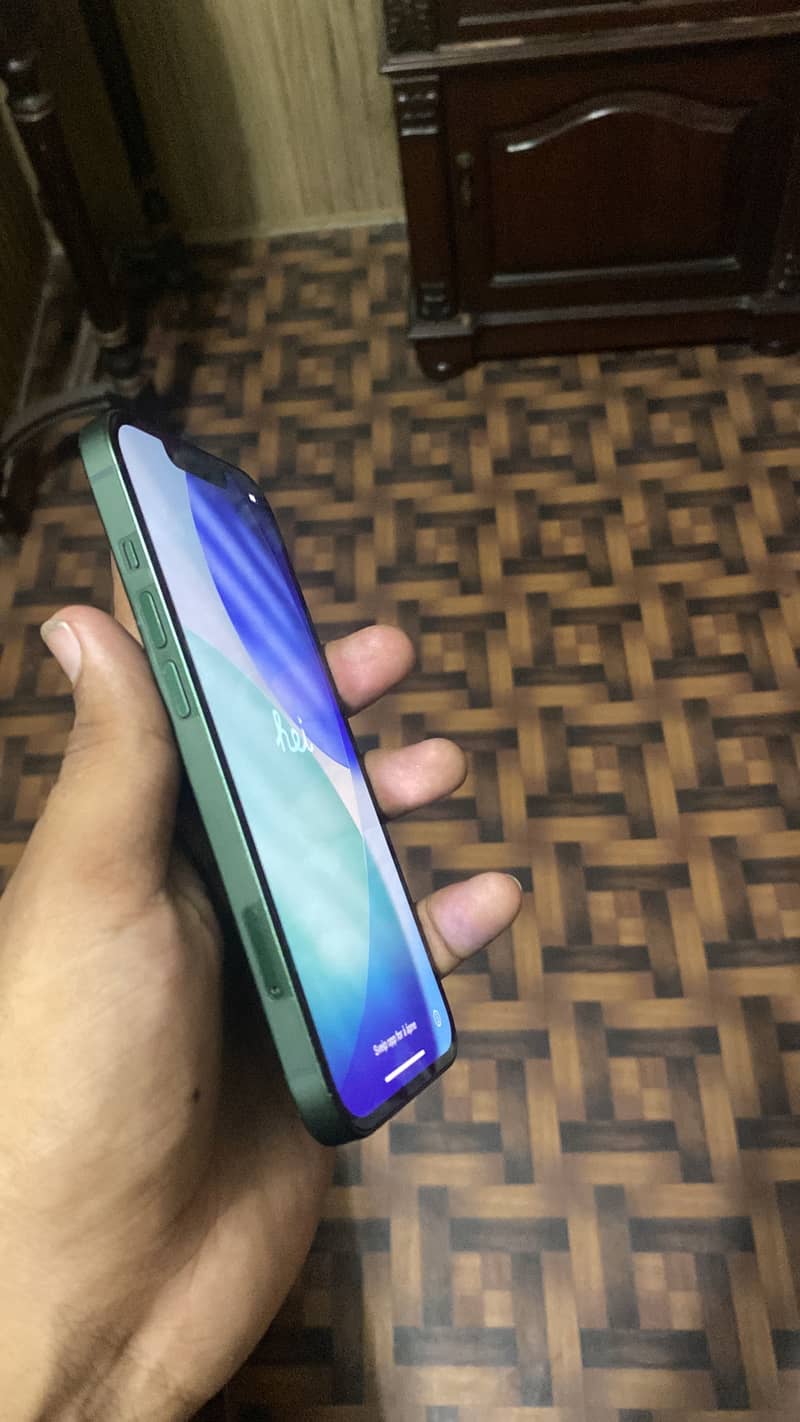 Apple iPhone 13 3