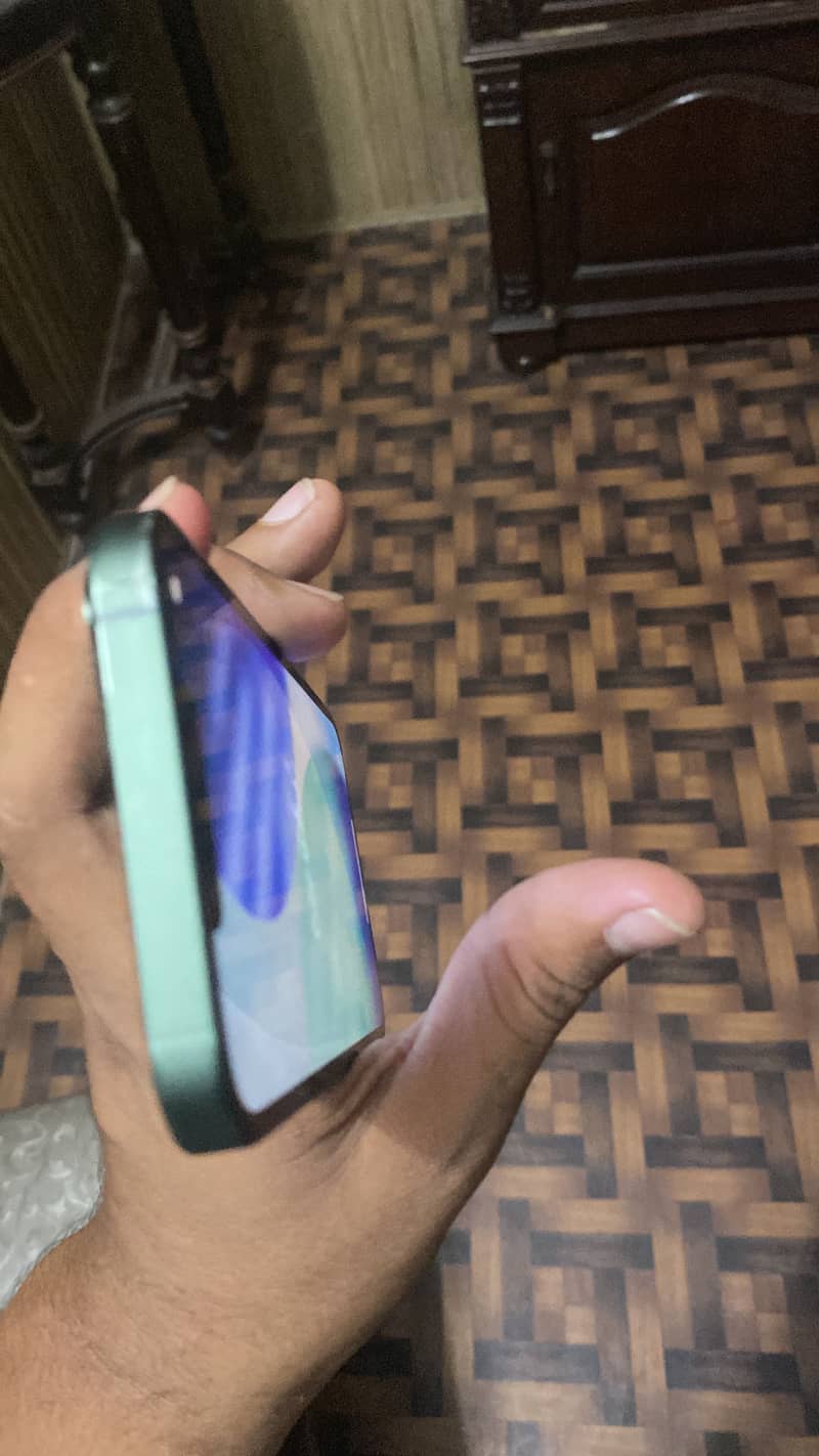Apple iPhone 13 5