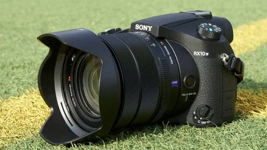 Sony Cyber-shot RX10 IV Zeiss 24–600mm Superzoom — Excellent Condition