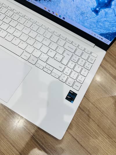 Samsung slim book