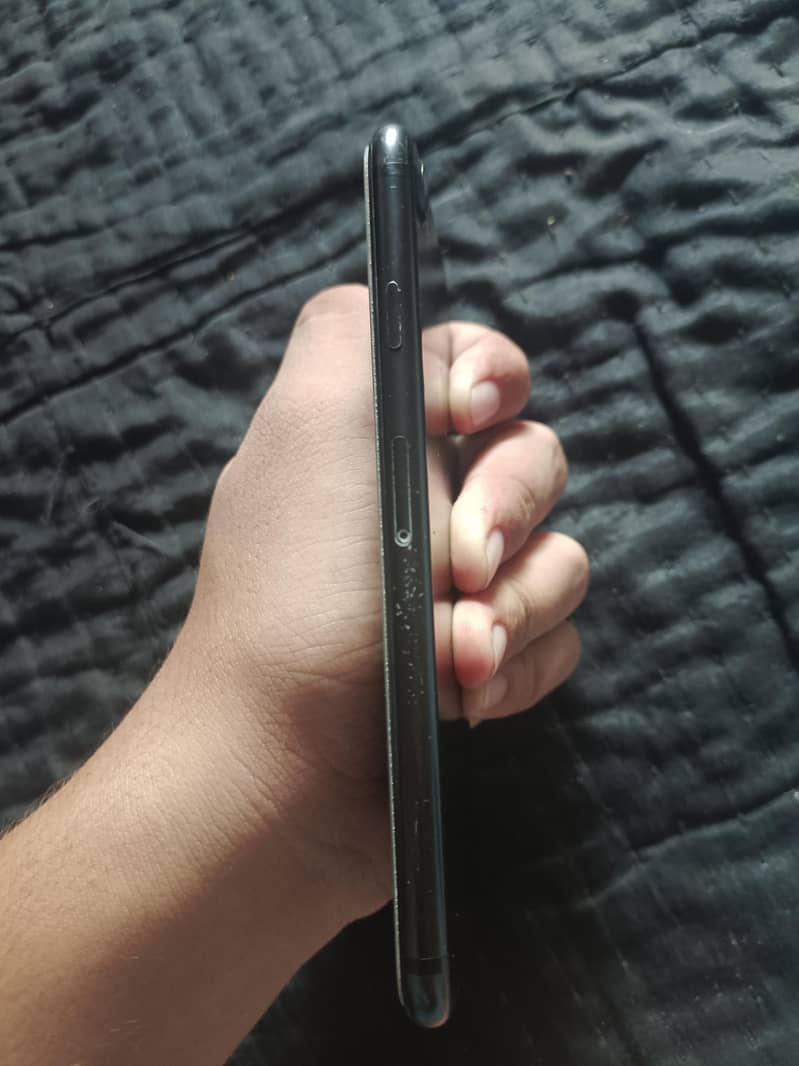 Apple iPhone 7 3
