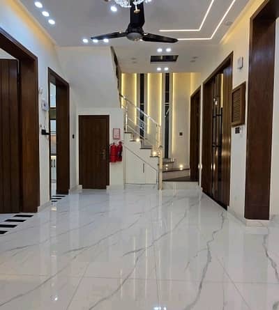 10 Marla House For Rent In Bahria Town Lahore - Sector C