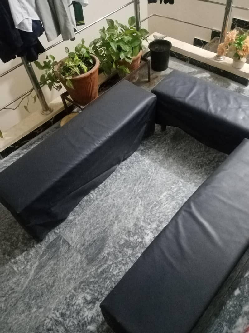 کیری بولان سکول ڈیوٹی  بینچز تین عدد اچھی اینگل کے بنے ہیں 1