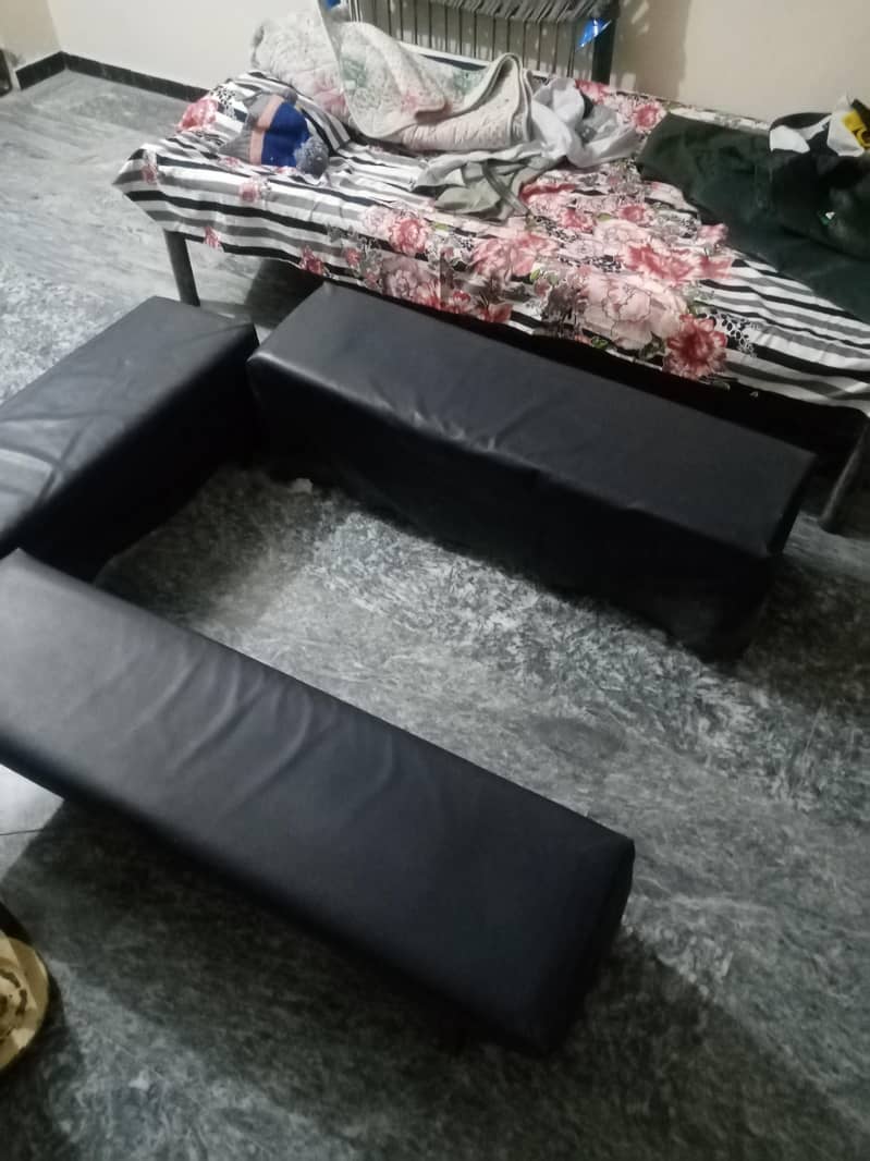 کیری بولان سکول ڈیوٹی  بینچز تین عدد اچھی اینگل کے بنے ہیں 2