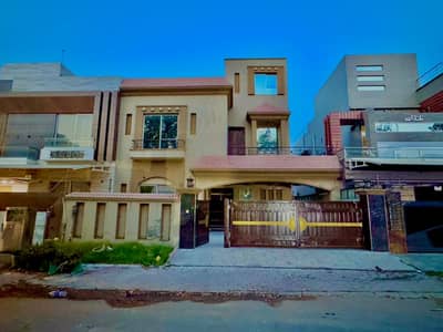 10 Marla Beautiful House Available For Rent In Jasmine Block , Bahria Town Lahore
