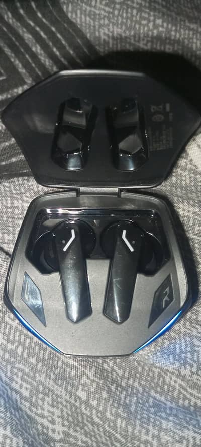 lenovo thinkplus airbuds. .