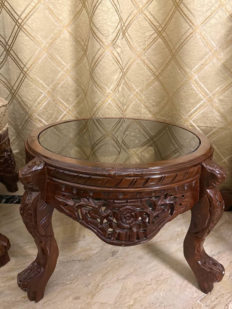 Chinioti peeras  with table 0