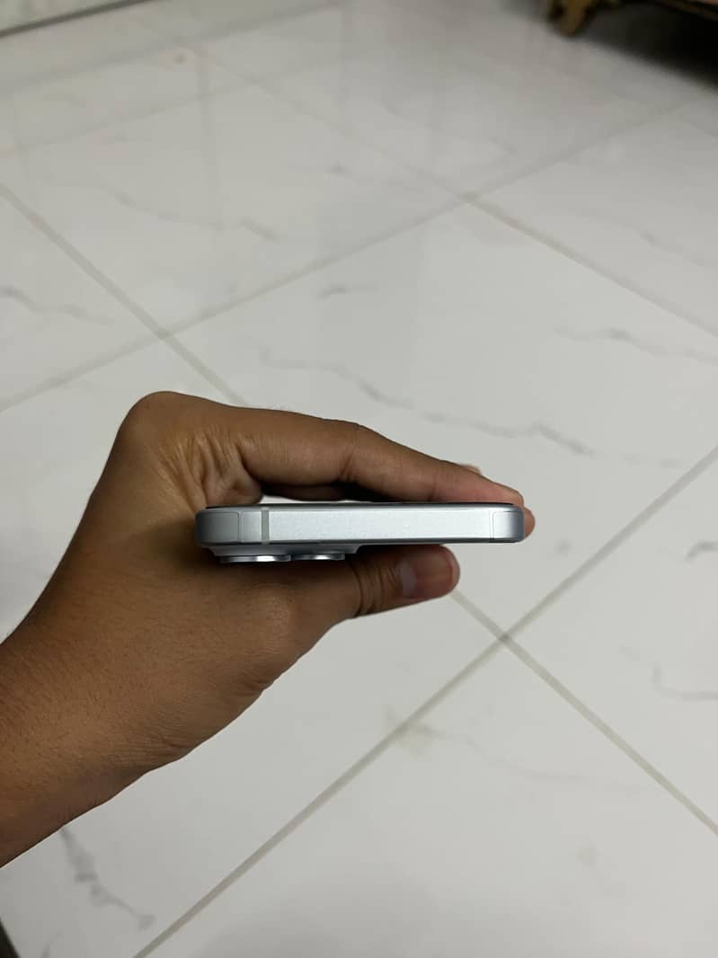 Apple iPhone 15 2