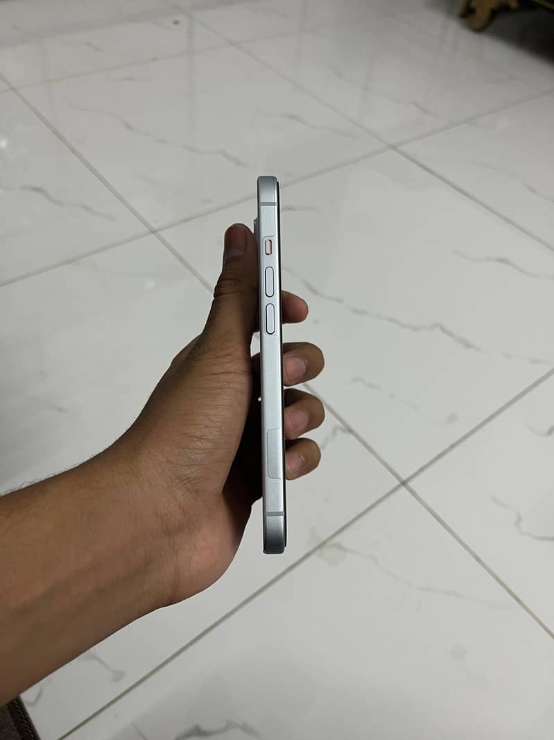 Apple iPhone 15 5