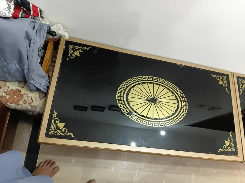 centre's table and side table 0