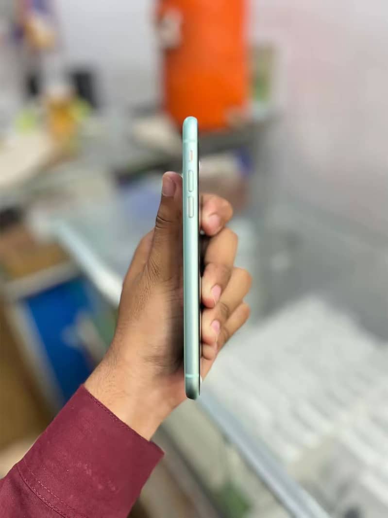 Apple iPhone 11 3