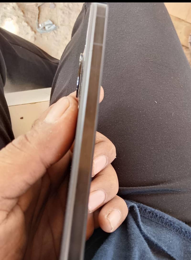 Sharp Aquos Sense7 3