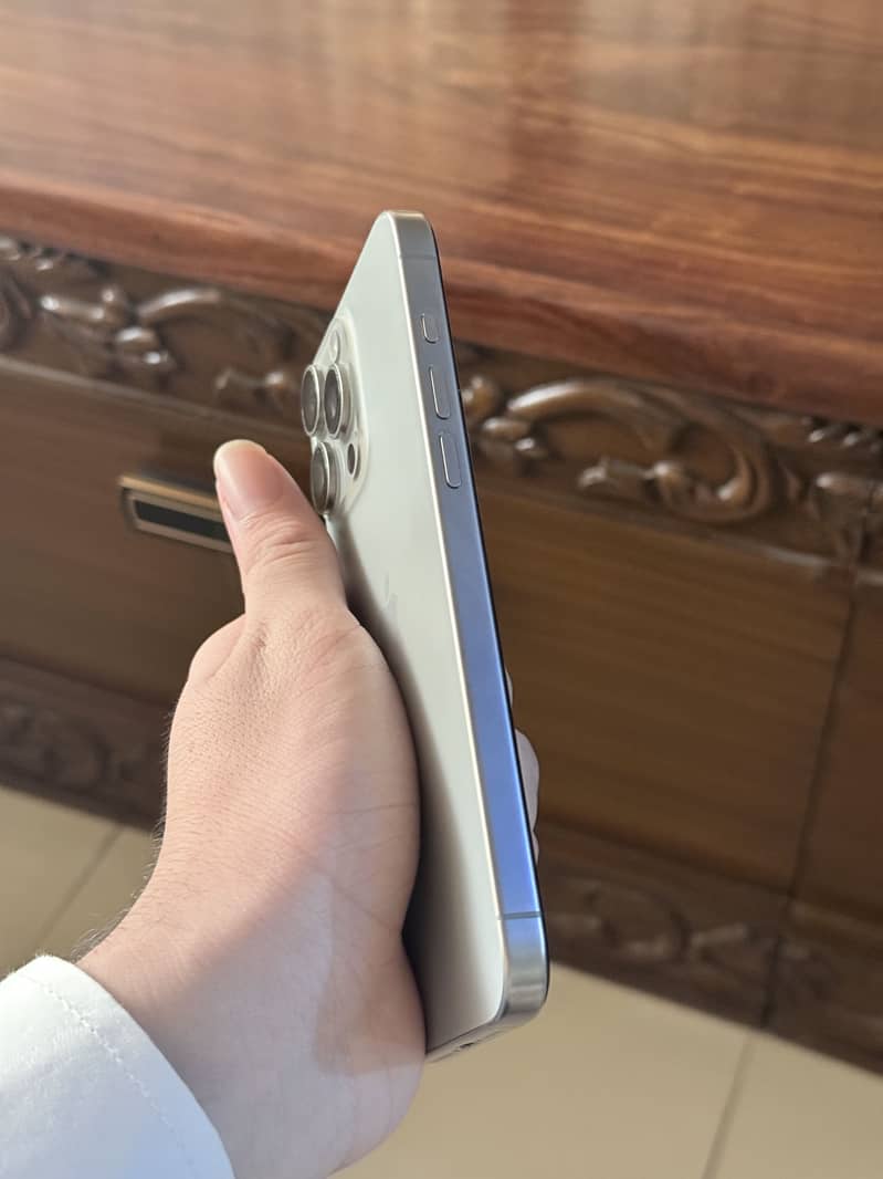Apple iPhone 15 Pro Max 4
