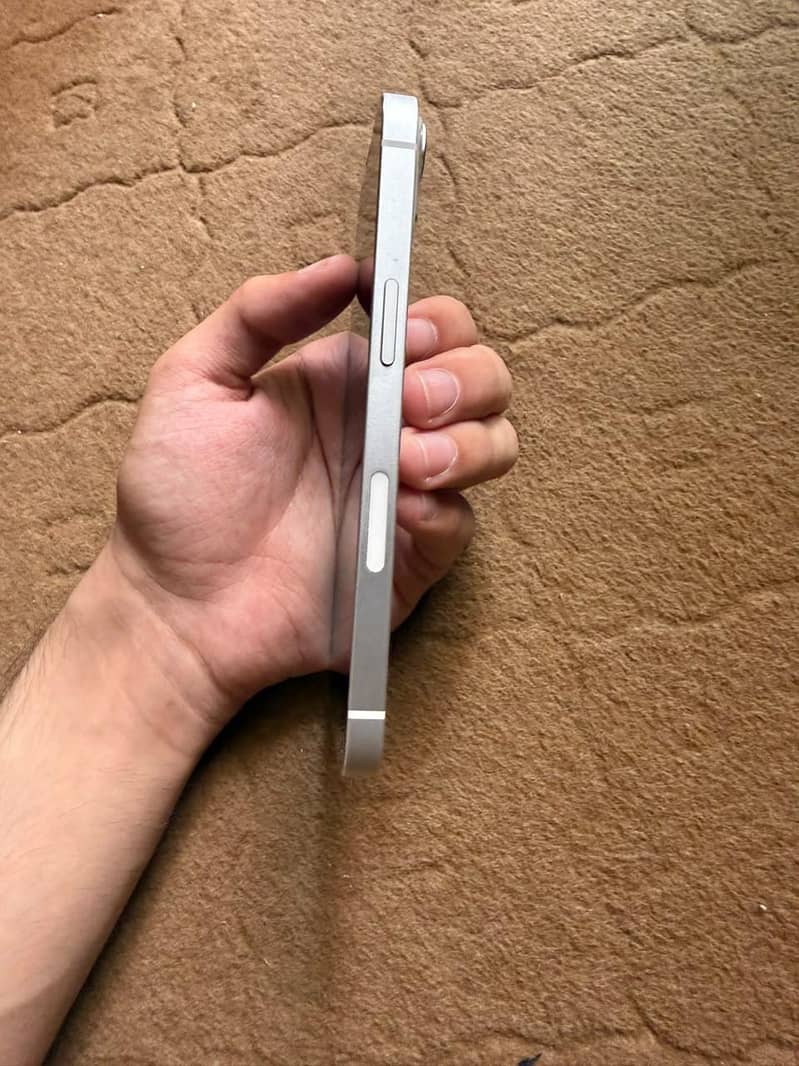Apple iPhone 13 2