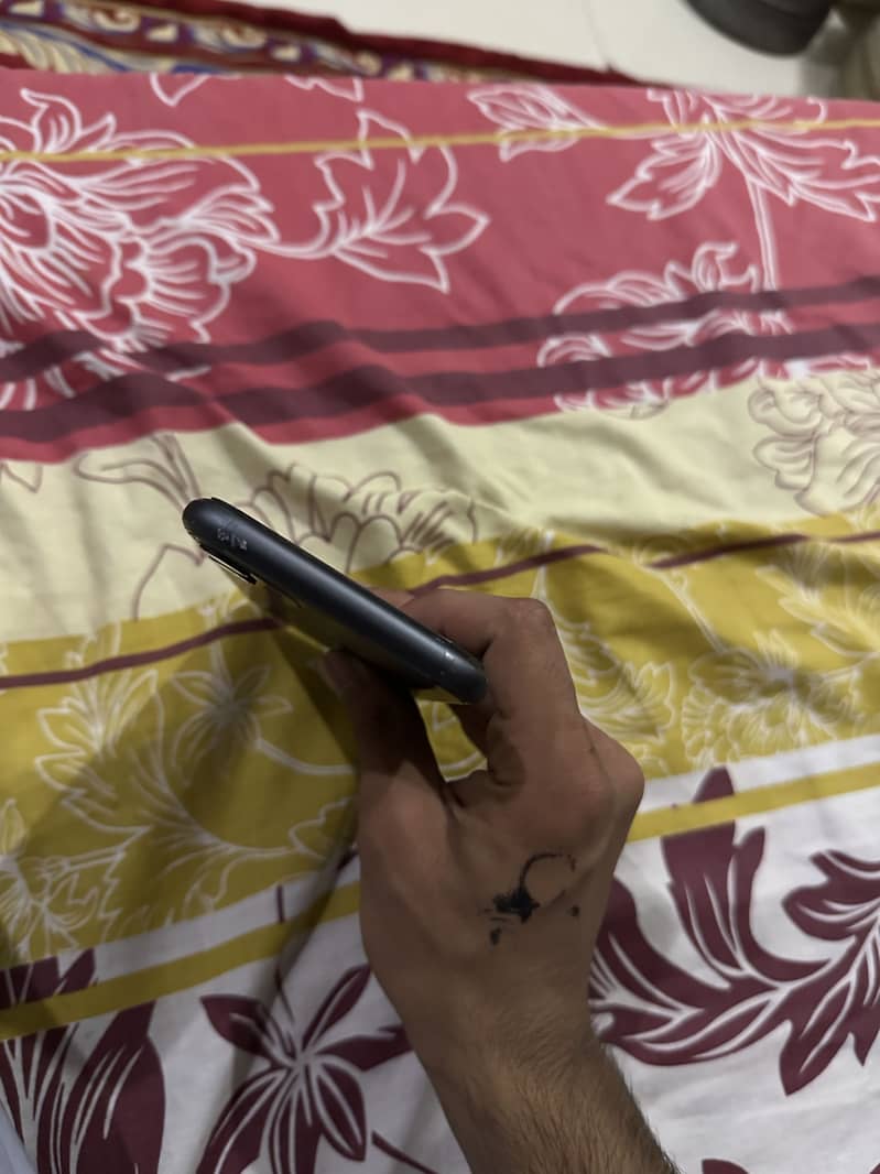 Apple iPhone 11 0