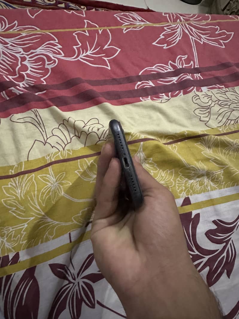 Apple iPhone 11 3
