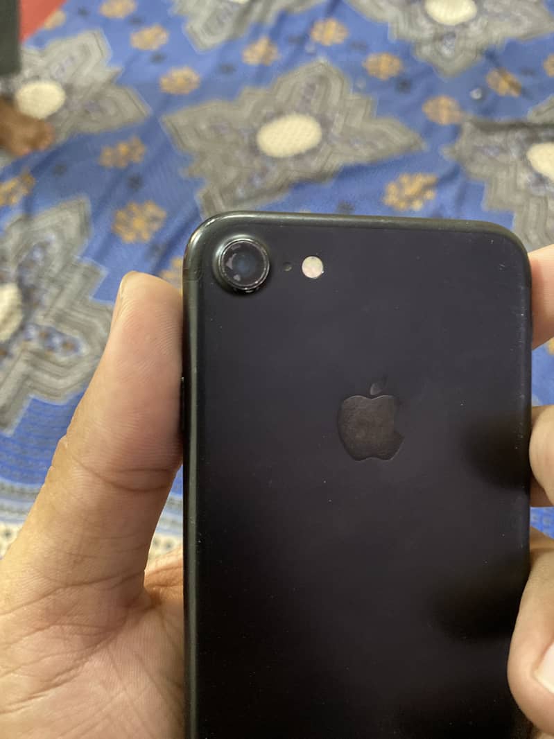 Apple iPhone 7 3